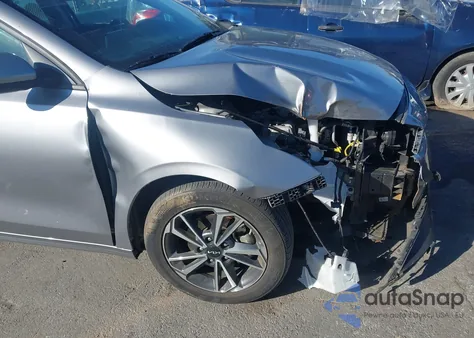 2023 Kia Forte Lxs z USA, uszkodzony, nr VIN 3KPF24AD0PE559949